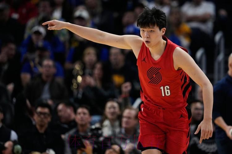 杨瀚森替补3分2篮板库里7分11助攻 勇士轻取开拓者